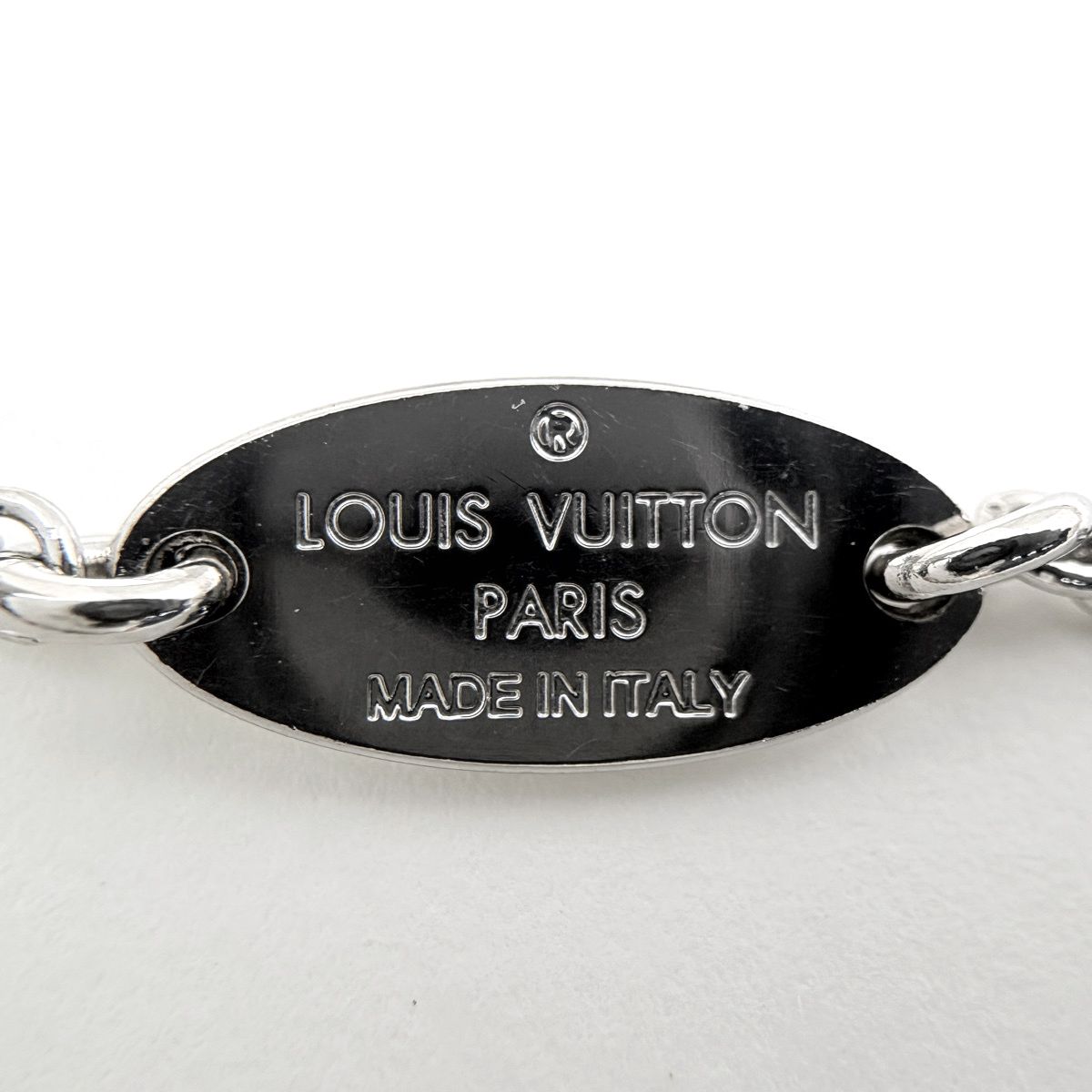Louis Vuitton Necklace Essential V Silver Plated — view 4