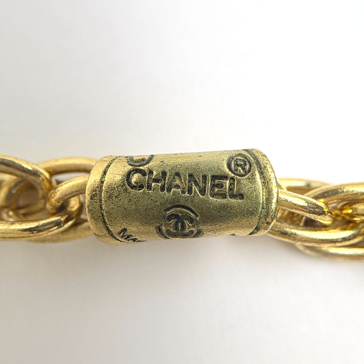 Chanel Necklace CC Logo Rhinestone Gold — view 4