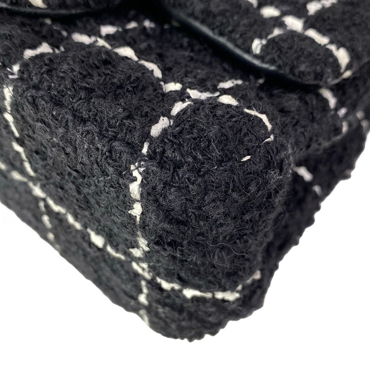 Chanel Shoulder Bag Mini Quilted Black White — view 7