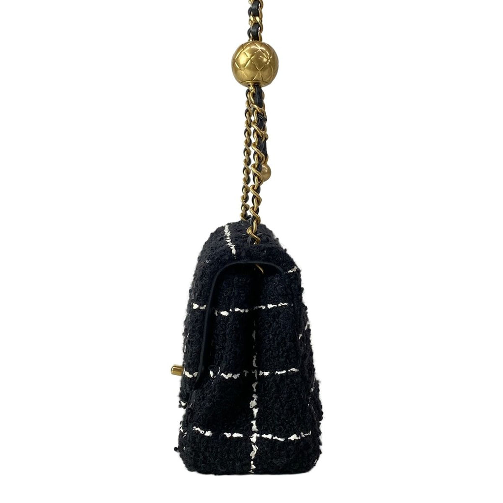 Chanel Shoulder Bag Mini Quilted Black White — view 4