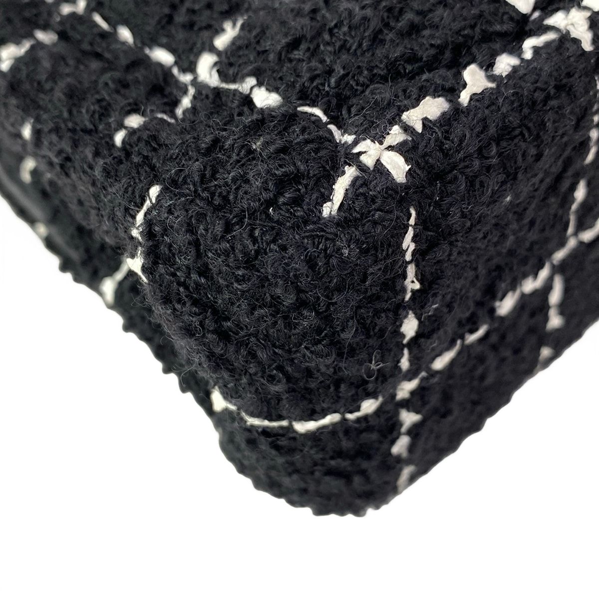 Chanel Shoulder Bag Mini Quilted Black White — view 8