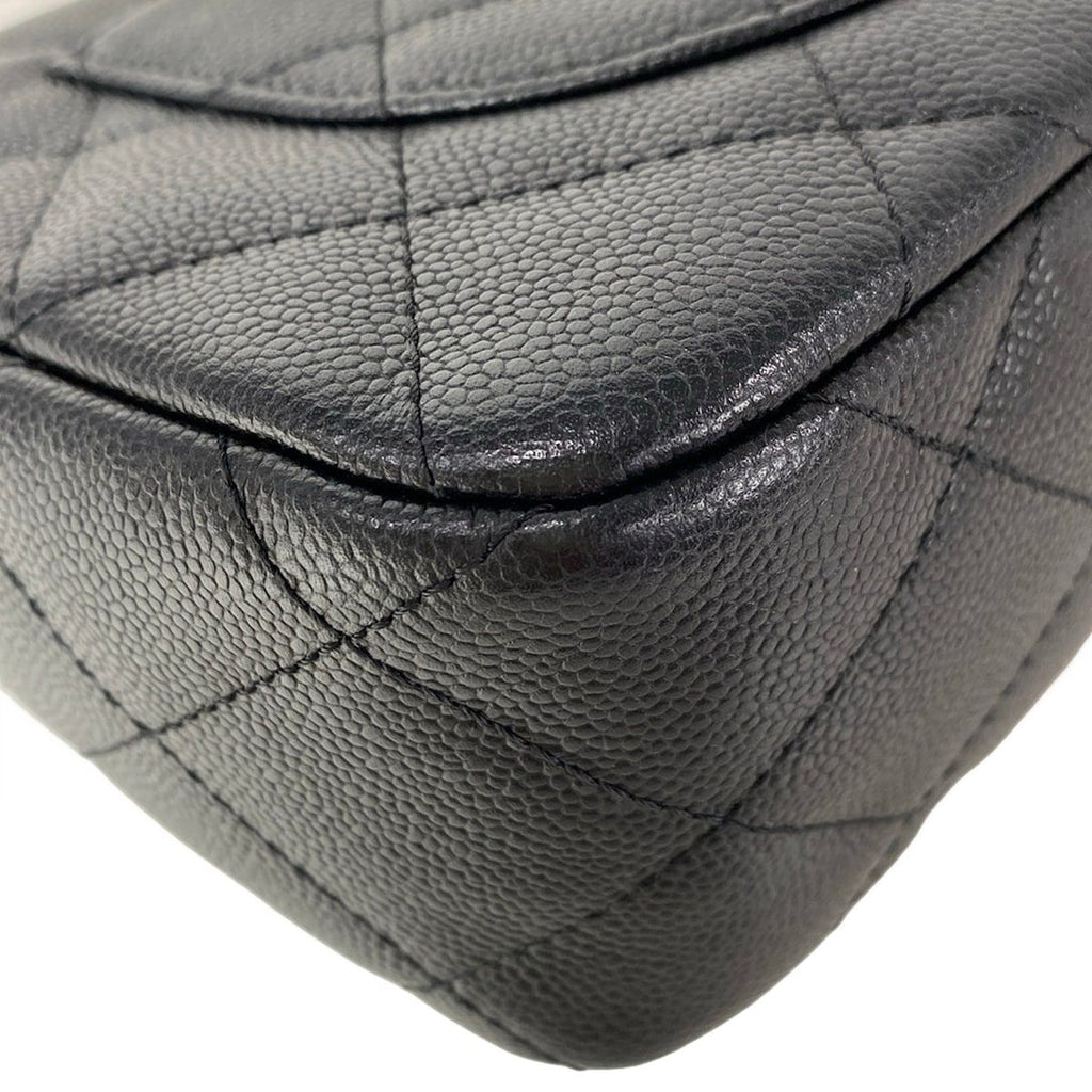 Chanel Shoulder Bag Quilted Black — view 8