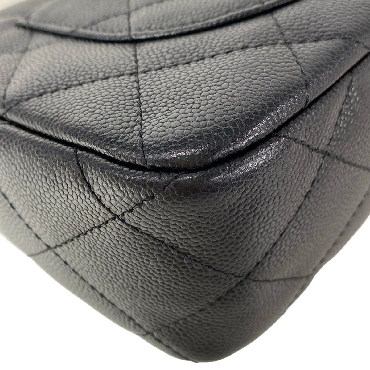 Chanel Shoulder Bag Quilted Black — view 8
