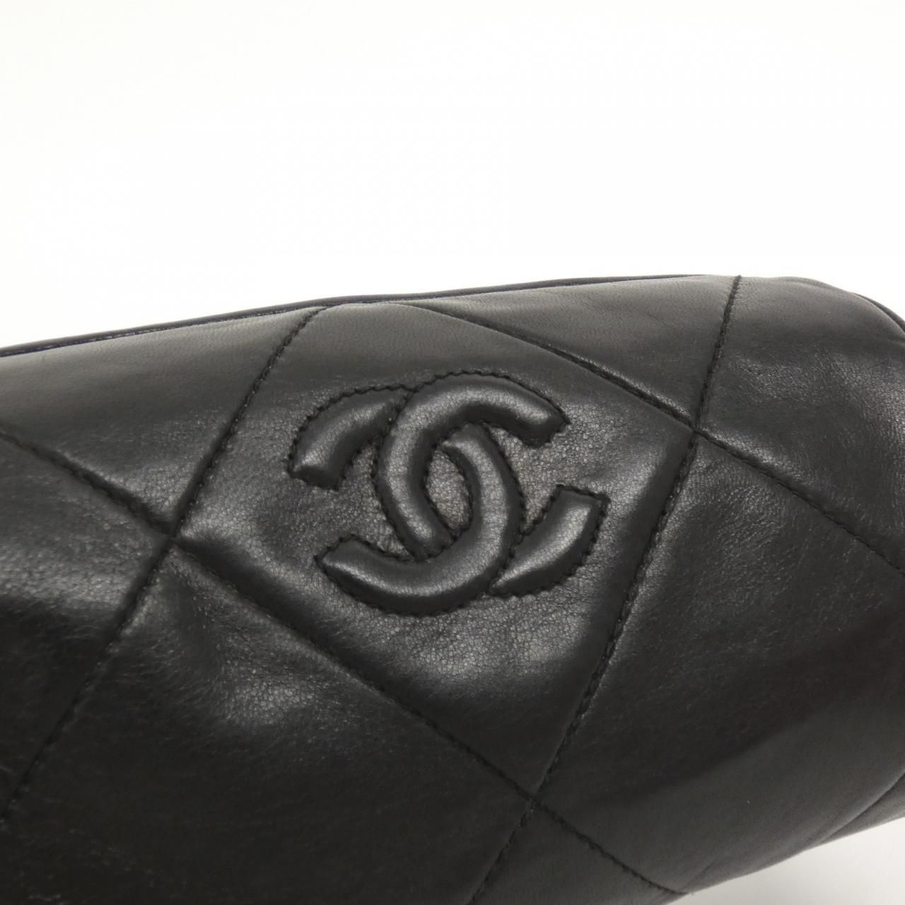 Chanel Vintage Shoulder Bag — view 4
