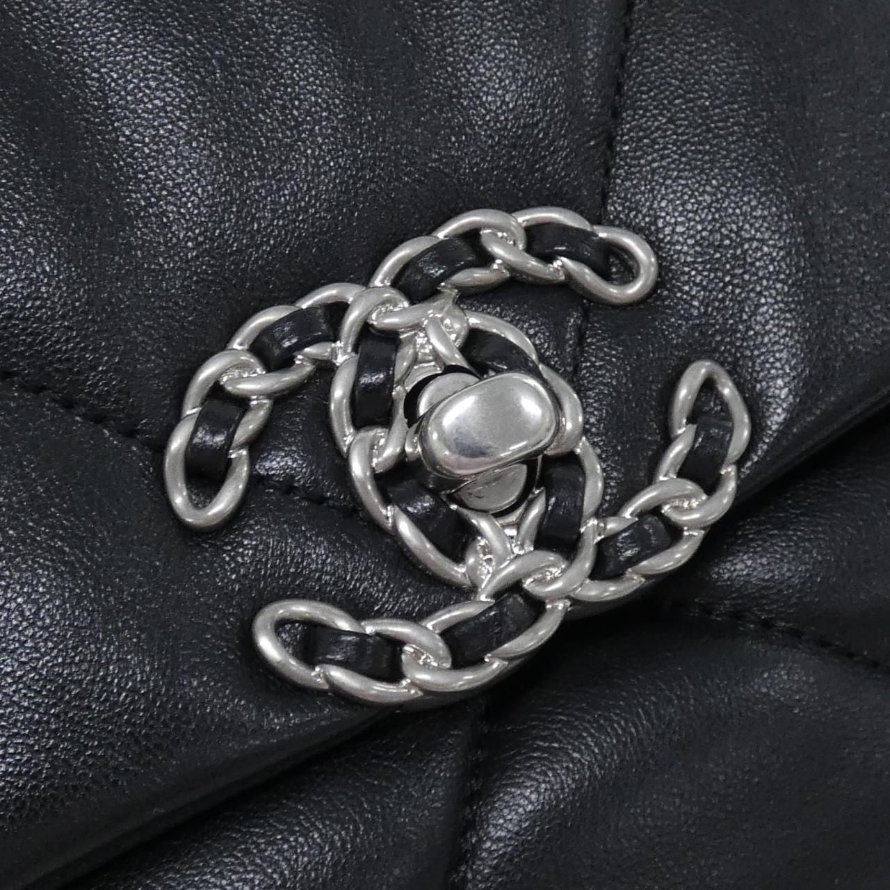 Chanel 19 Line Shoulder Bag — view 4