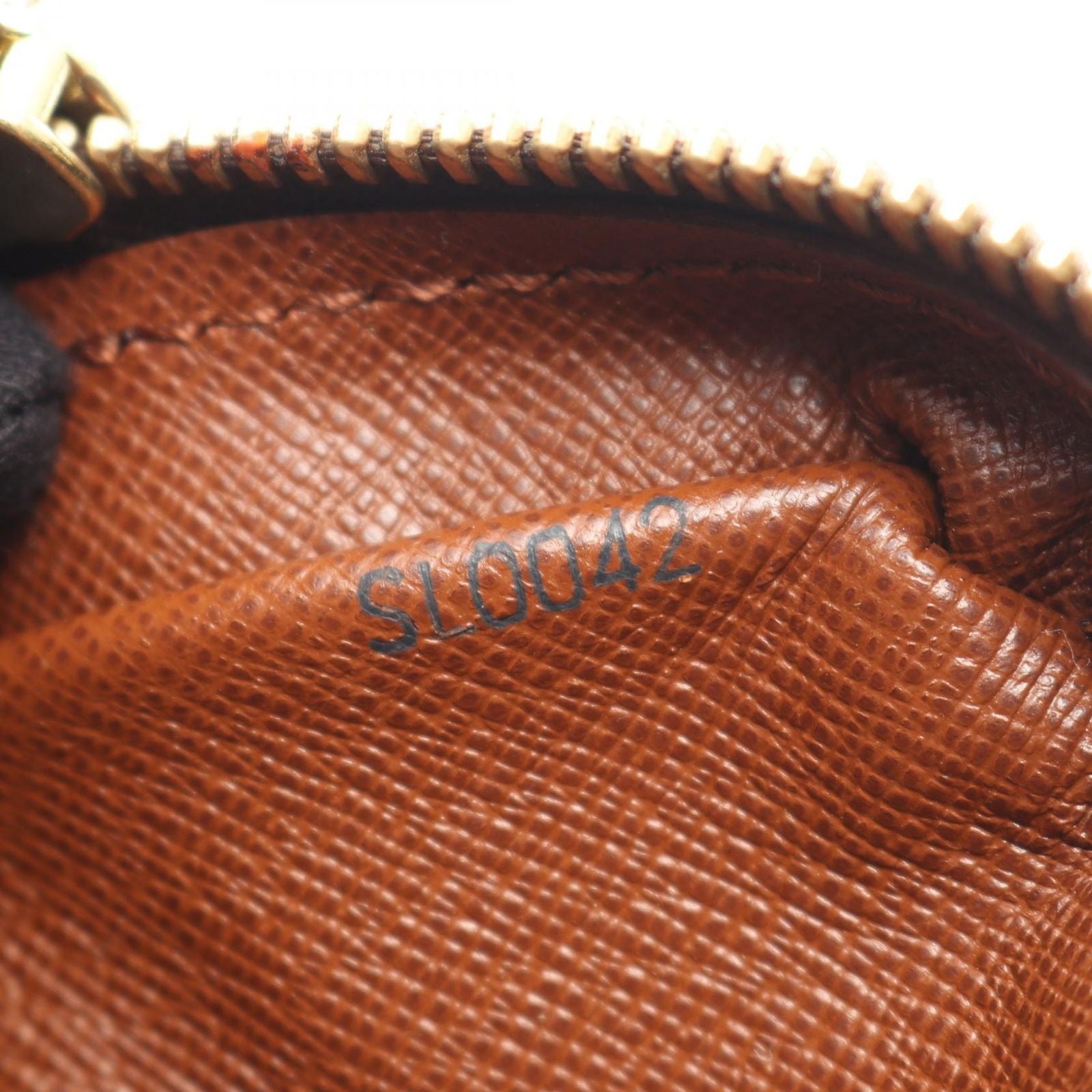 Louis Vuitton Shoulder Bag Marly Bandouliere Leather Pochette — view 5