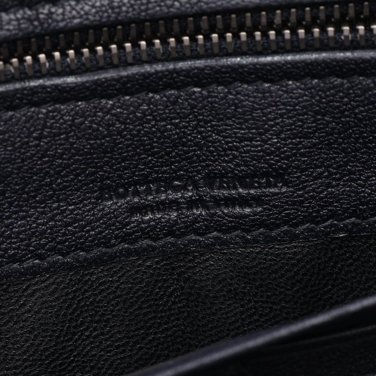 Bottega Veneta Round Wallet Intrecciato Black Navy Blue Leather — view 4