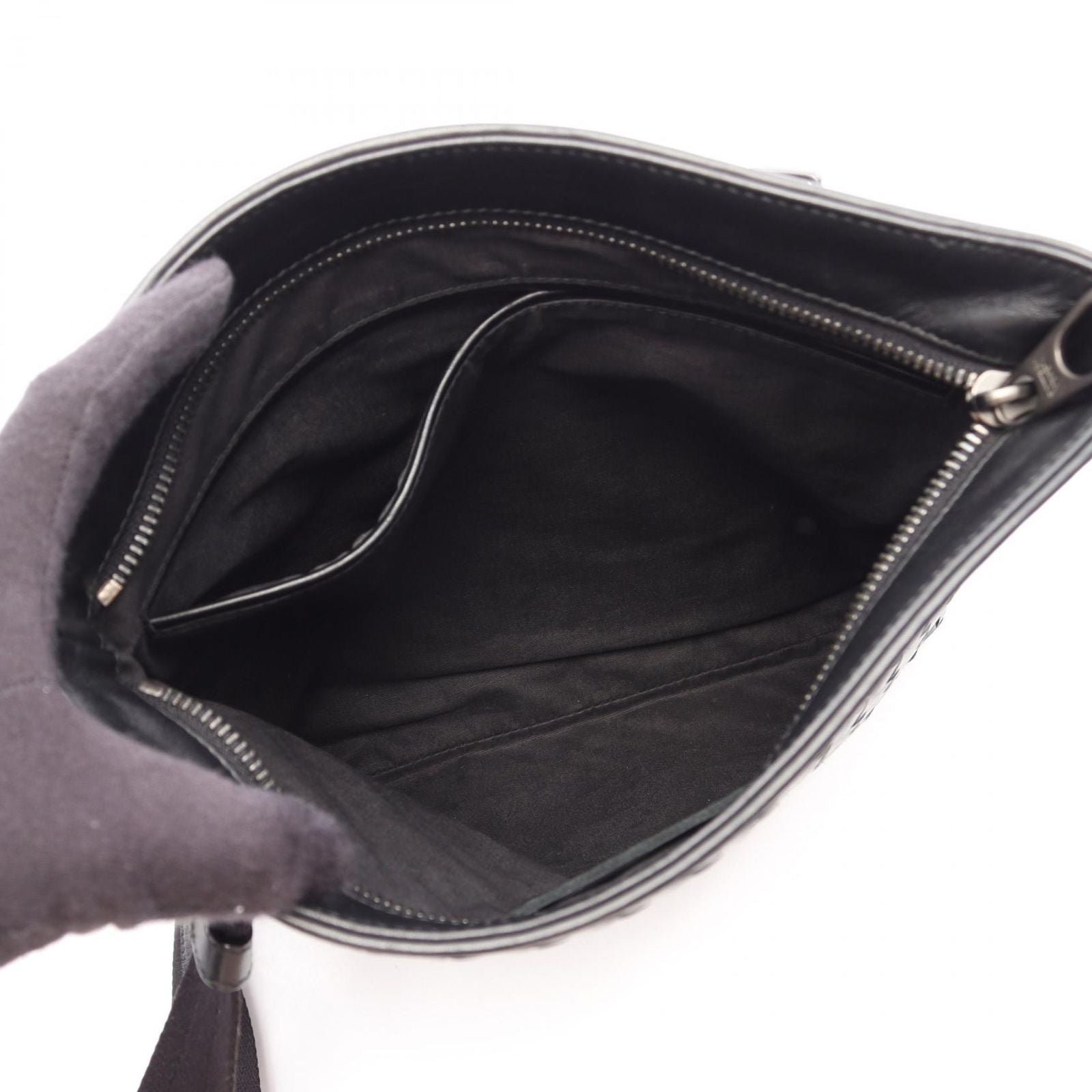Bottega Veneta Shoulder Bag Intrecciato Black Leather — view 3
