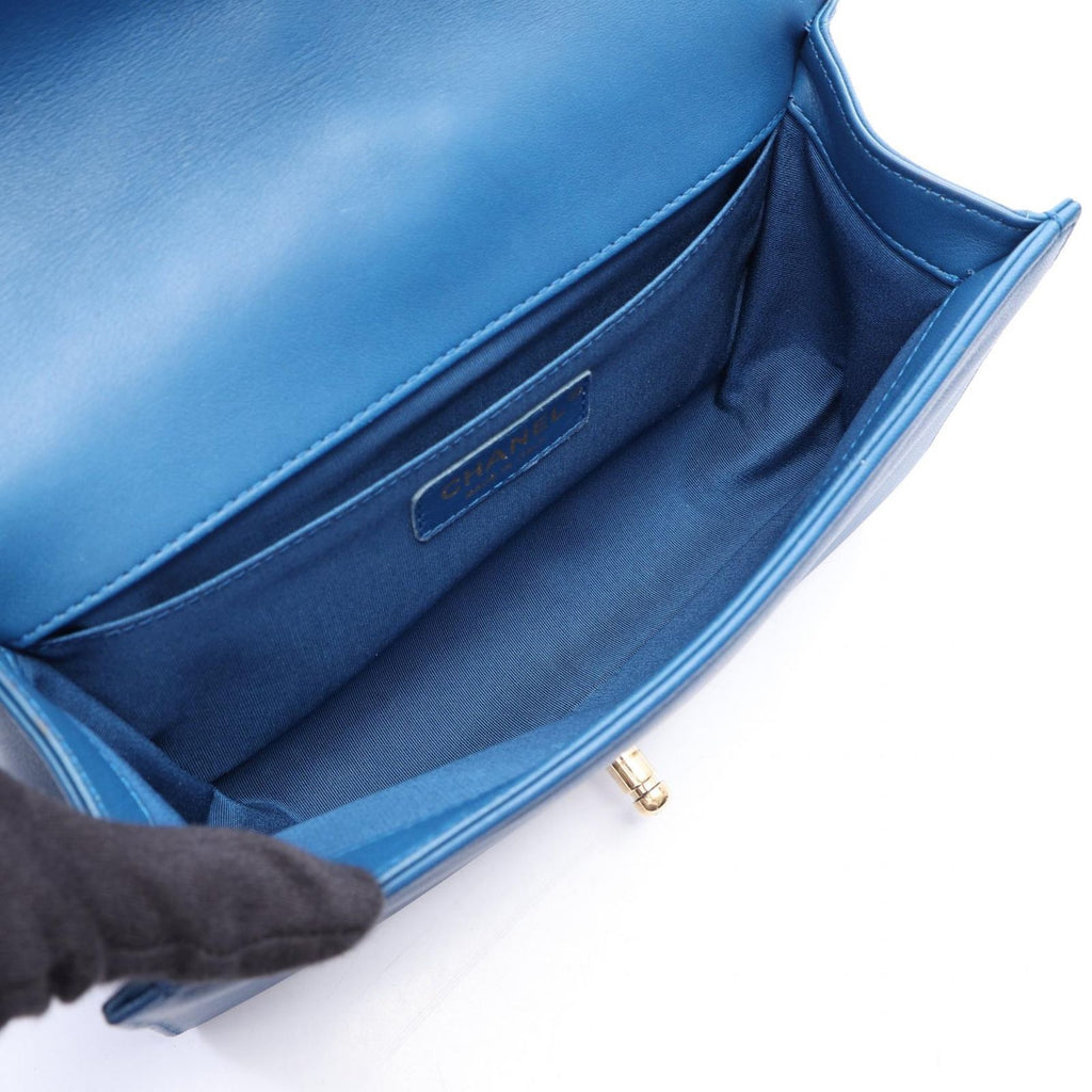 Chanel Shoulder Bag Boy Chevron V-stitch Blue Lambskin Chain — view 3
