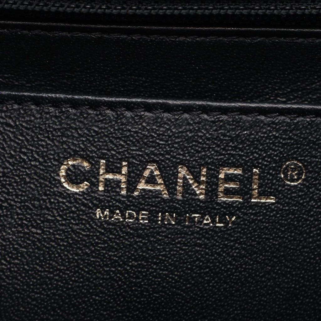 Chanel Shoulder Bag V-stitch Chevron 2-Way Black Lambskin Top Handle Chain — view 4