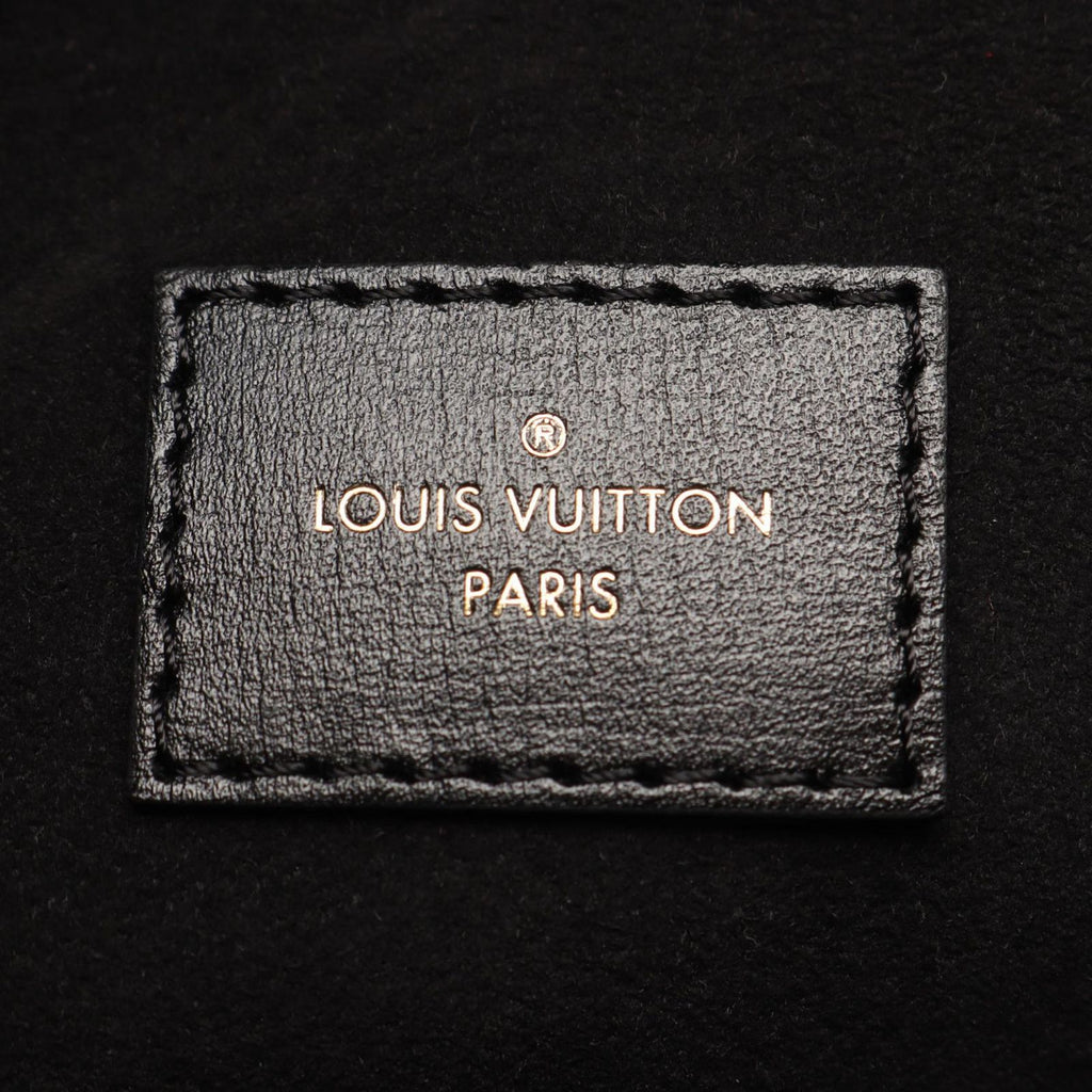 Louis Vuitton Handbag Pochette Metis MM Leather — view 4