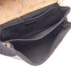 Louis Vuitton Handbag Pochette Metis MM Leather — view 3