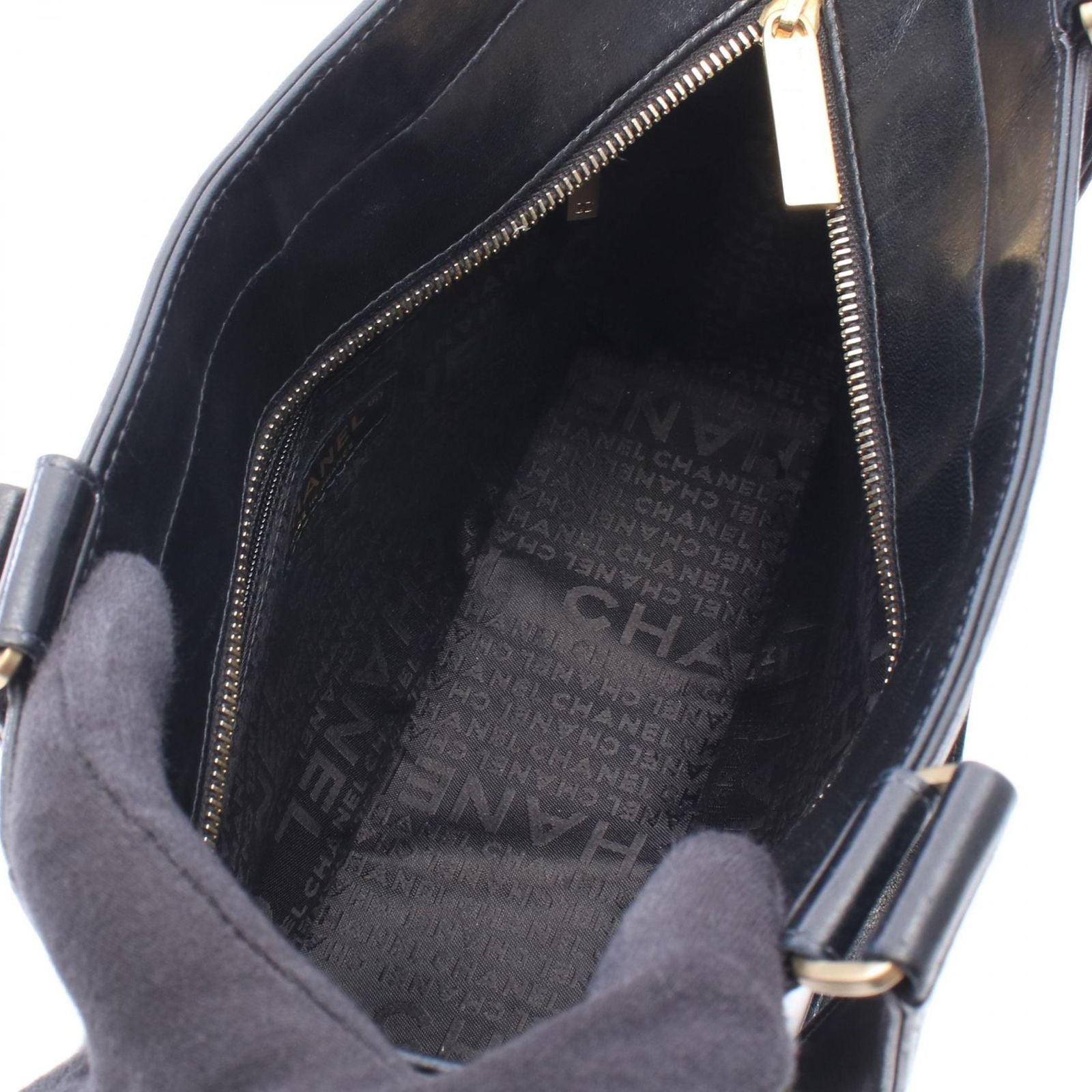 Chanel Shoulder Bag Choco Bar Black Lambskin — view 3