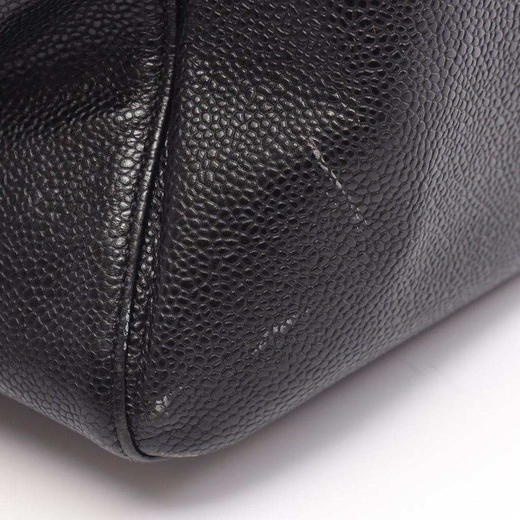 Chanel Shoulder Bag CC Logo Black Caviar Leather Chain — view 6