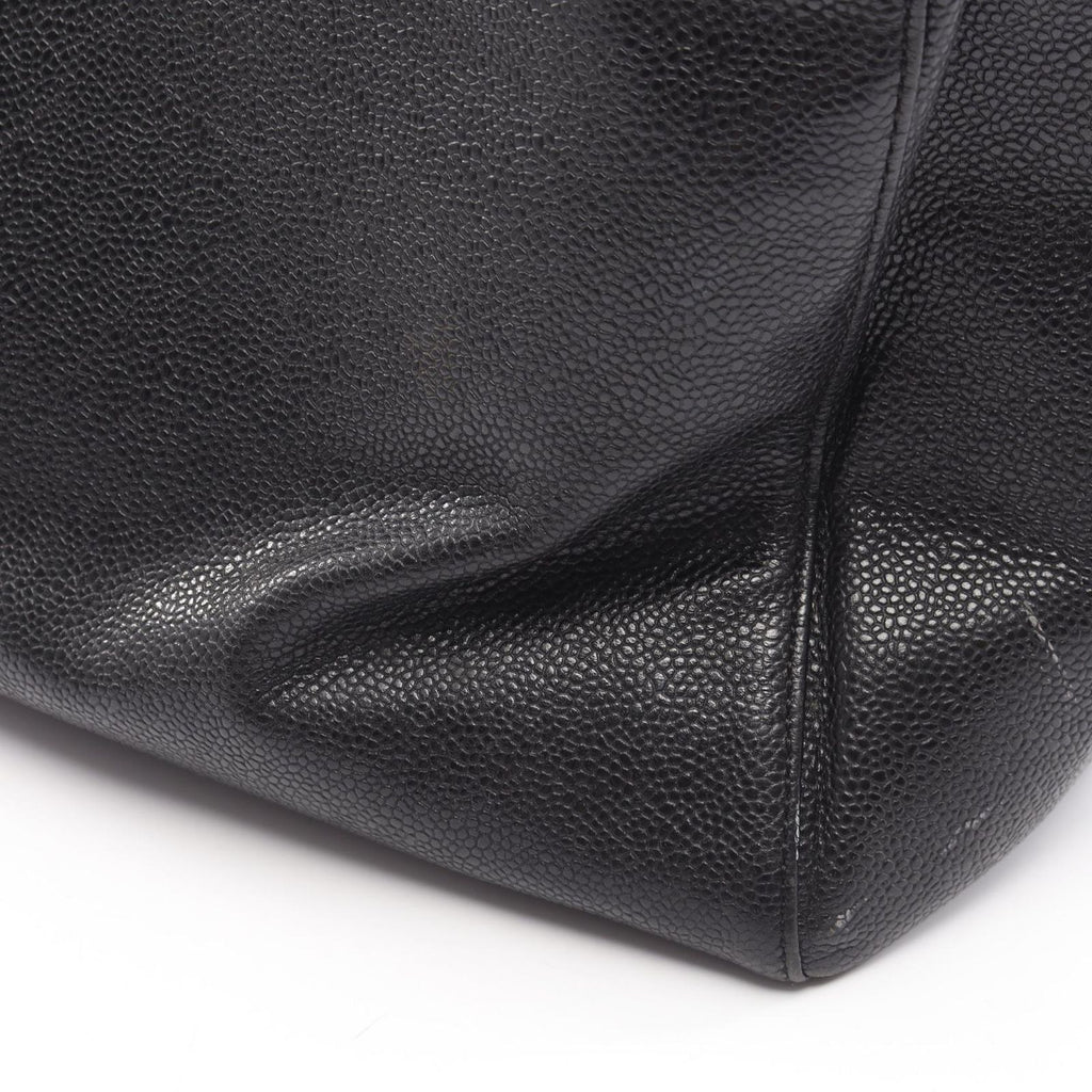 Chanel Shoulder Bag CC Logo Black Caviar Leather Chain — view 7