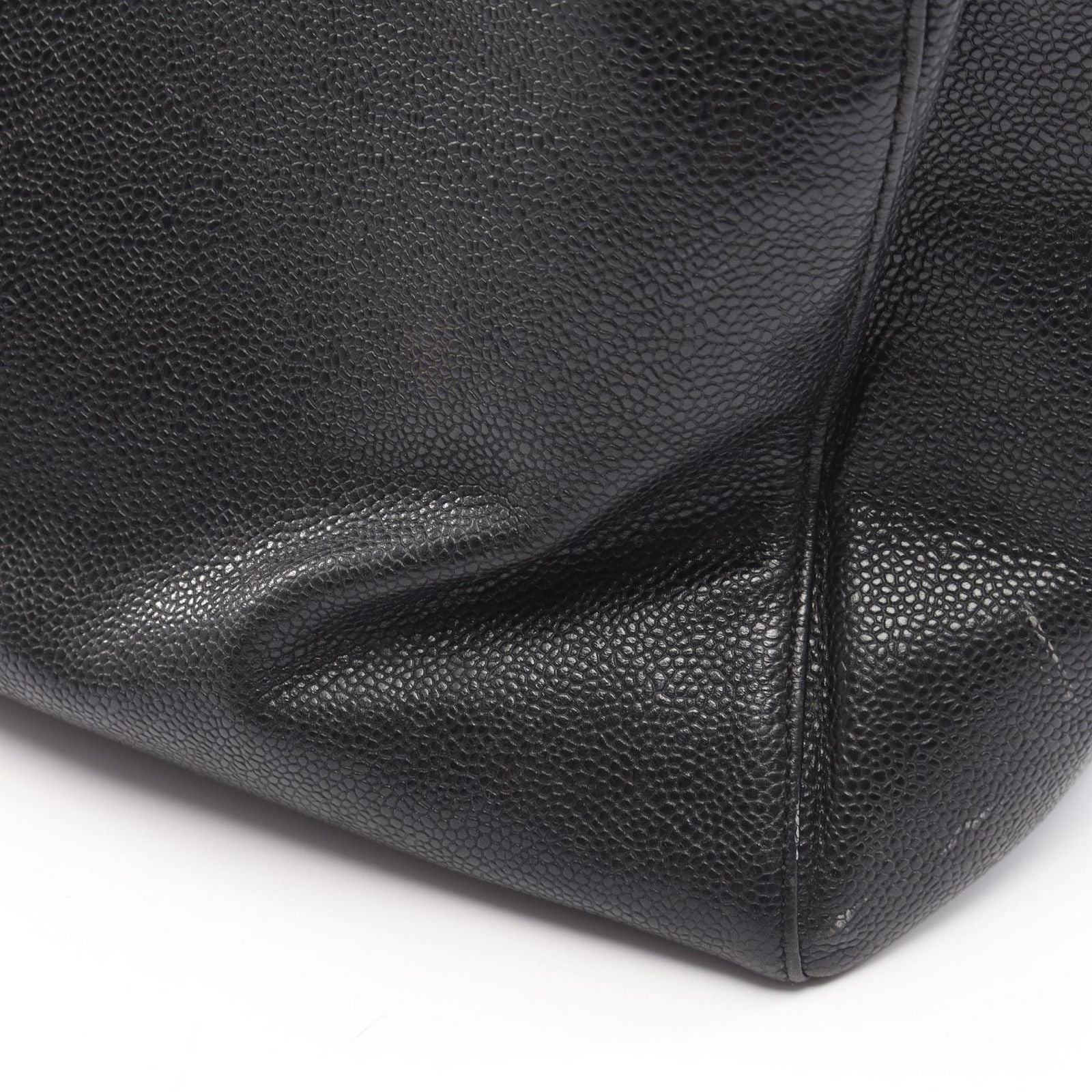 Chanel Shoulder Bag CC Logo Black Caviar Leather Chain — view 7