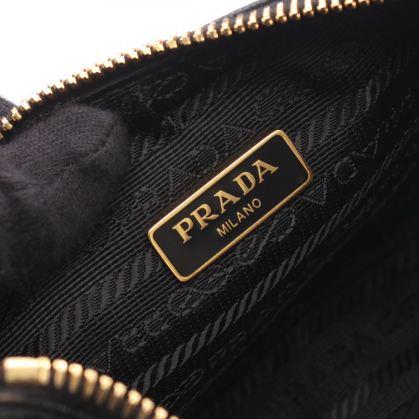 Prada Shoulder Bag Re-Edition Black Saffiano Leather 2005 2-Way — view 4