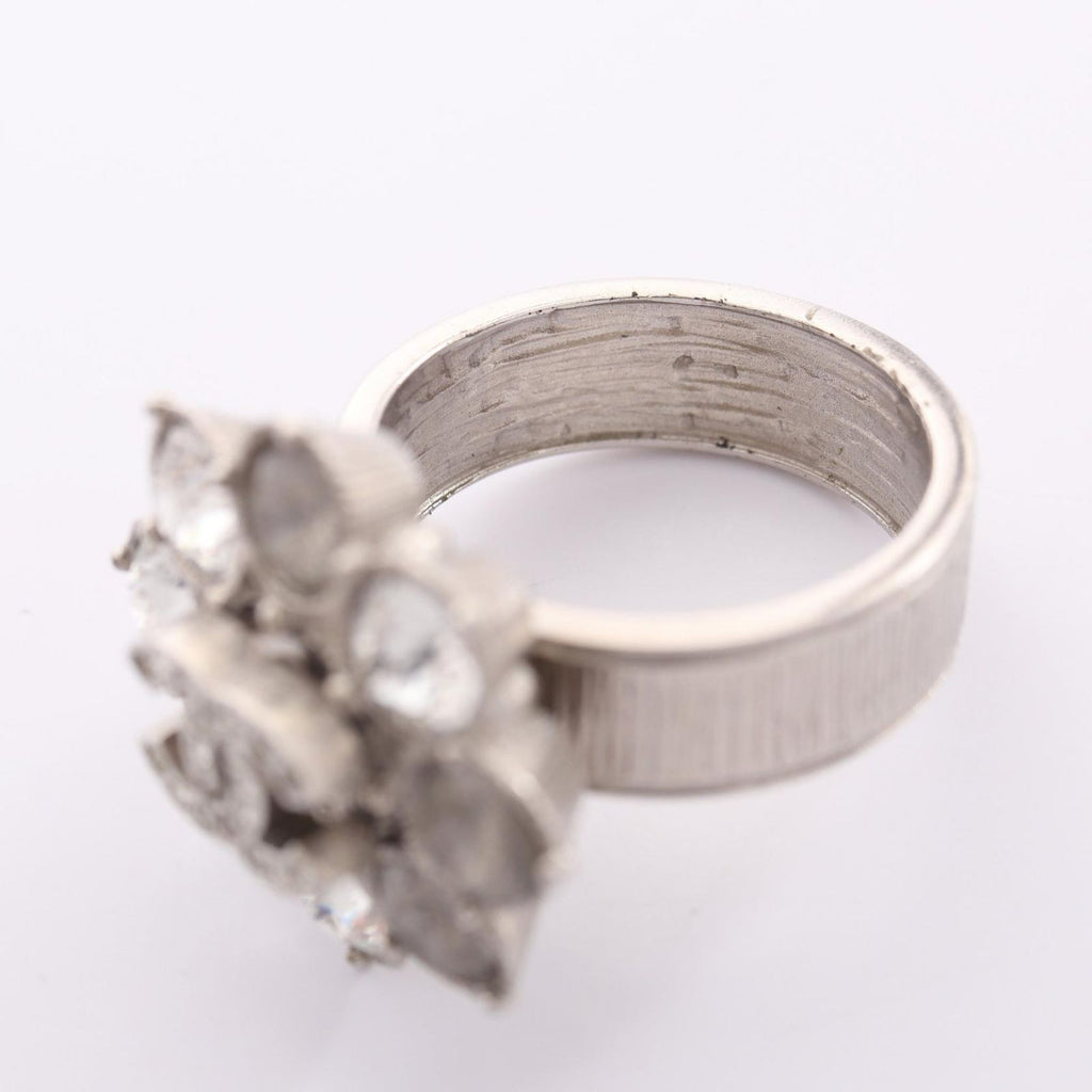 Chanel Ring CC Logo Flower Motif Silver — view 6