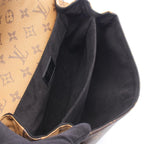 Louis Vuitton Handbag Pochette Metis MM Leather — view 3