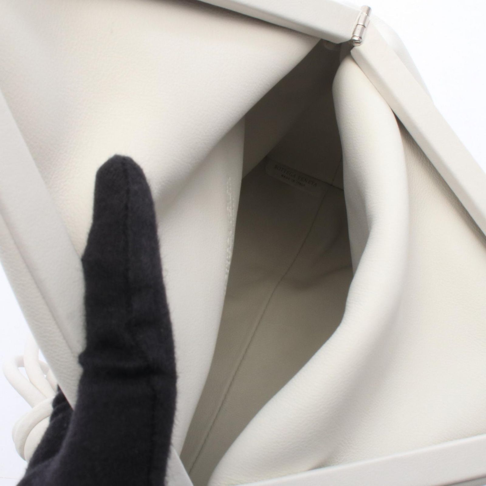 Bottega Veneta Clutch Triangle Flap White Leather — view 3
