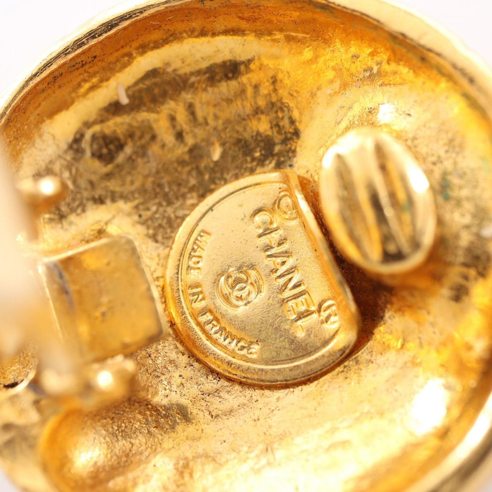 Chanel Earrings Logo Round Gold — view 3