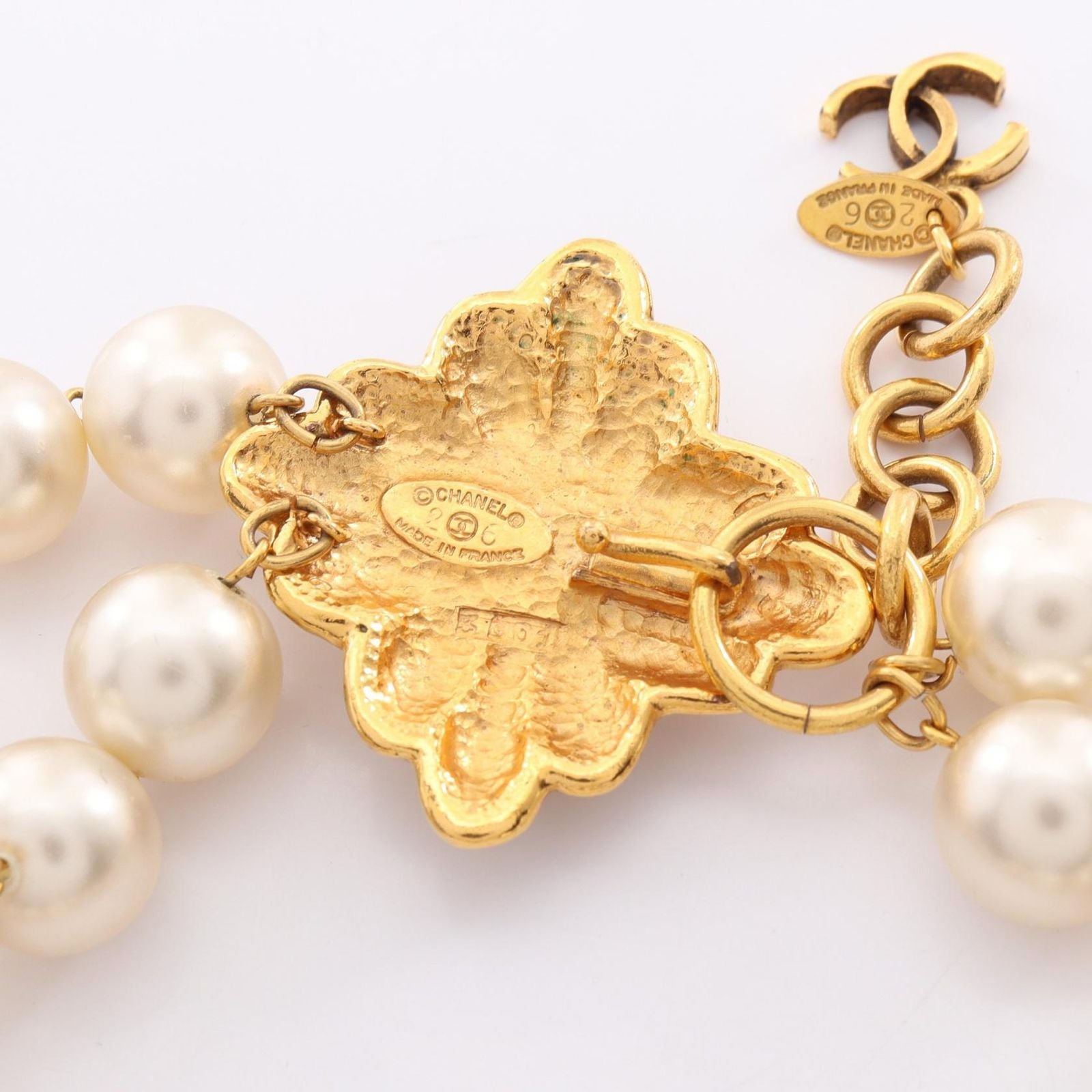 Chanel Necklace CC Logo — view 3