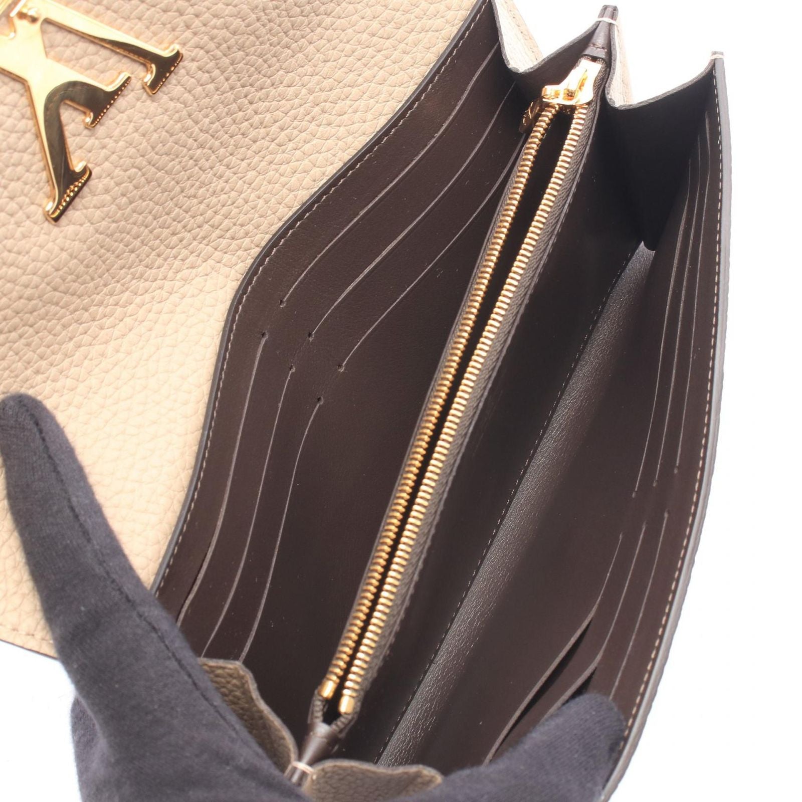 Louis Vuitton Bifold Wallet Portefeuille Capucines Galet — view 3