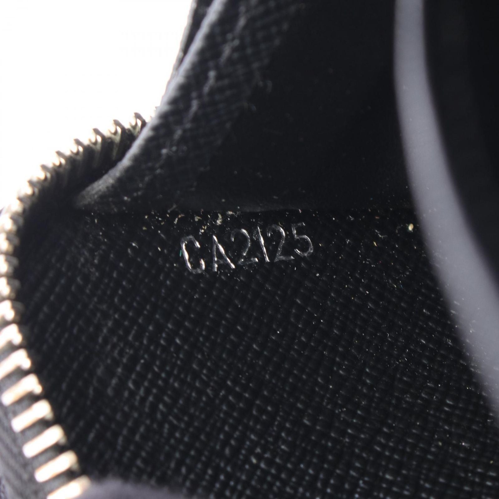 Louis Vuitton Round Wallet Zippy Epi Noir Leather — view 5