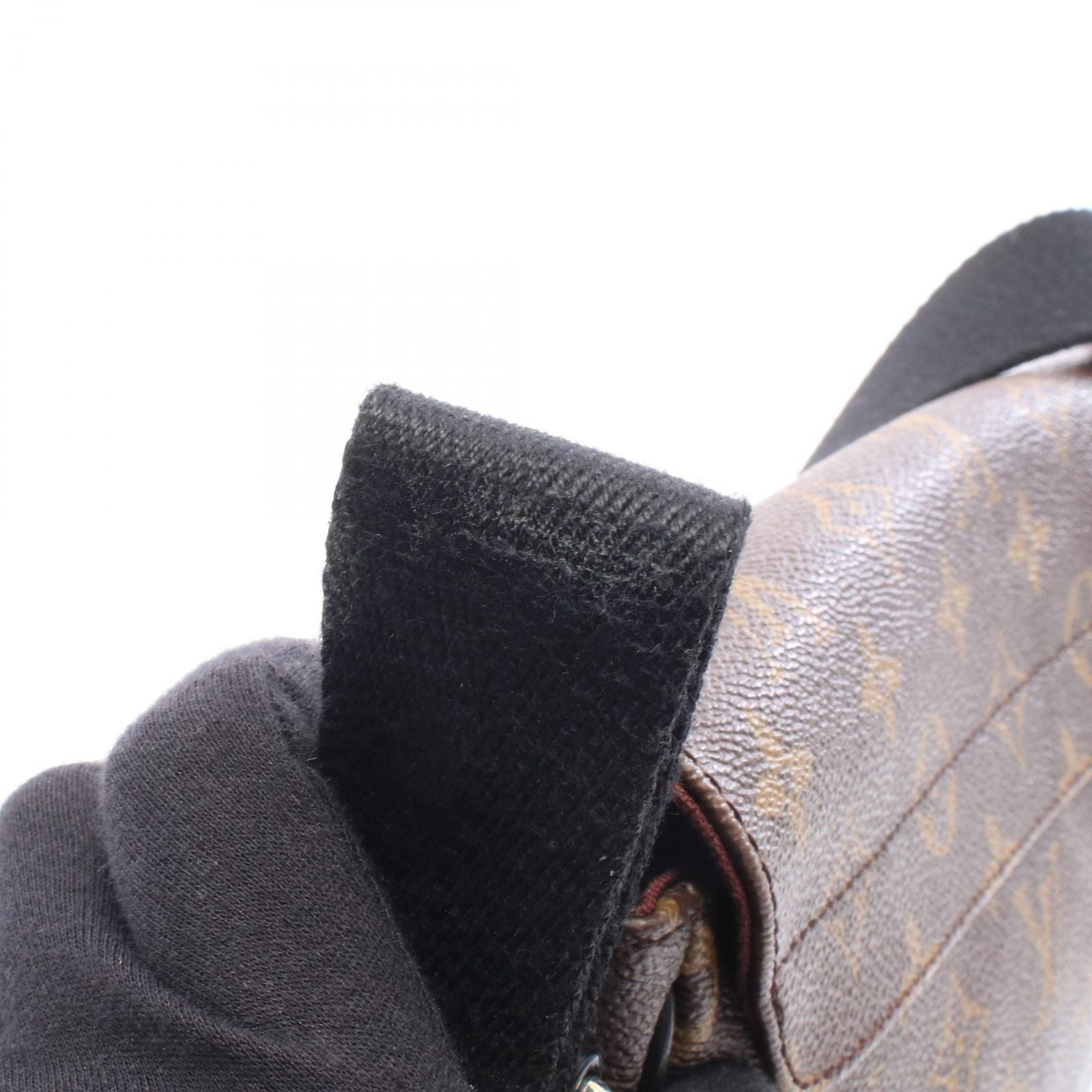 Louis Vuitton Shoulder Bag District PM Leather — view 8
