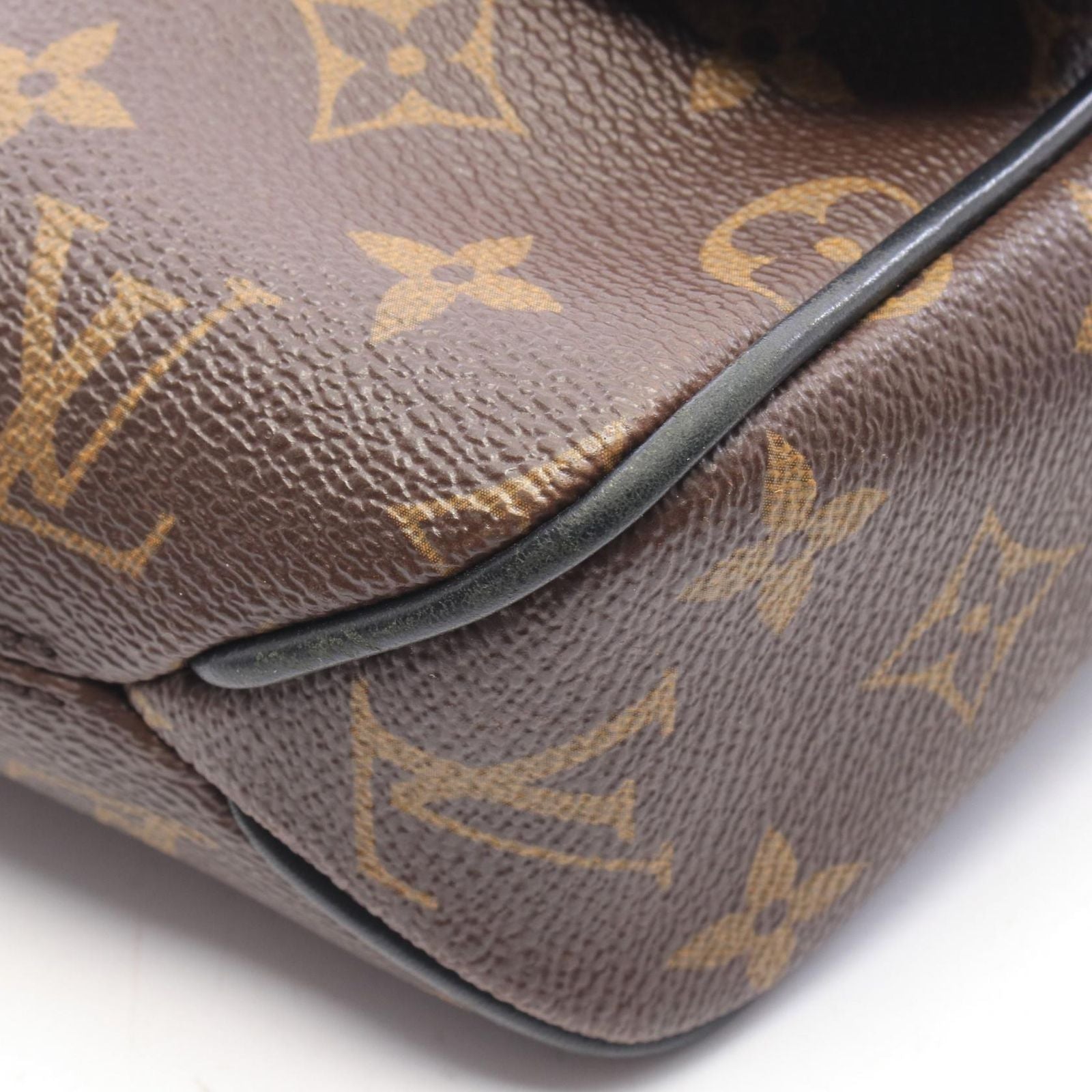 Louis Vuitton Shoulder Bag District PM Leather — view 6