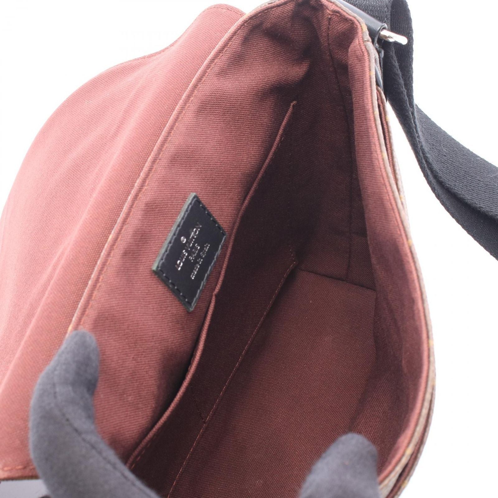 Louis Vuitton Shoulder Bag District PM Leather — view 3