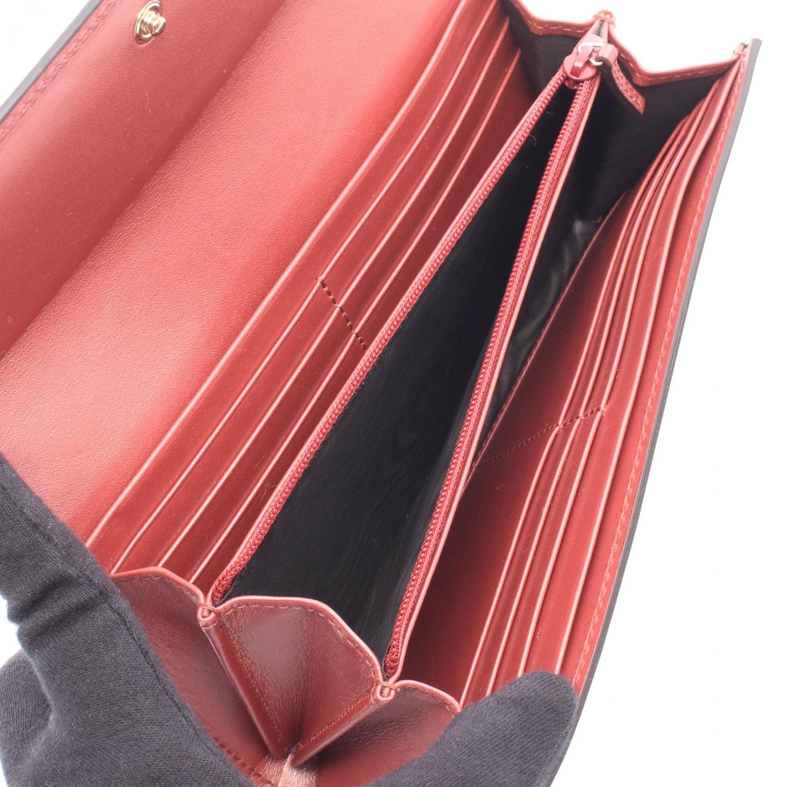 Gucci Bifold Wallet Lovely Pink Patent Leather Heart — view 3