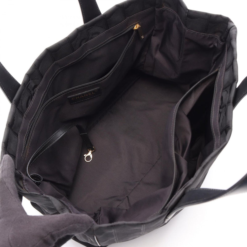 Chanel Tote Bag New Travel Line MM Black Leather MM — view 3