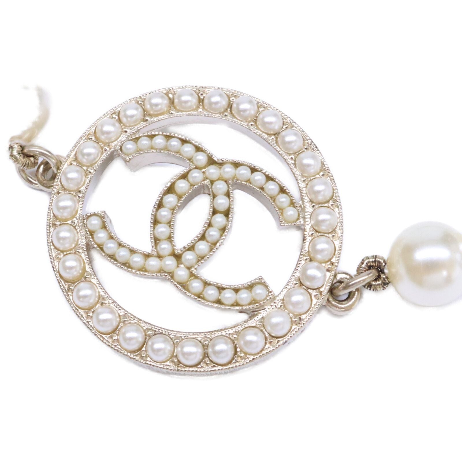 Chanel CC Logo Pearl