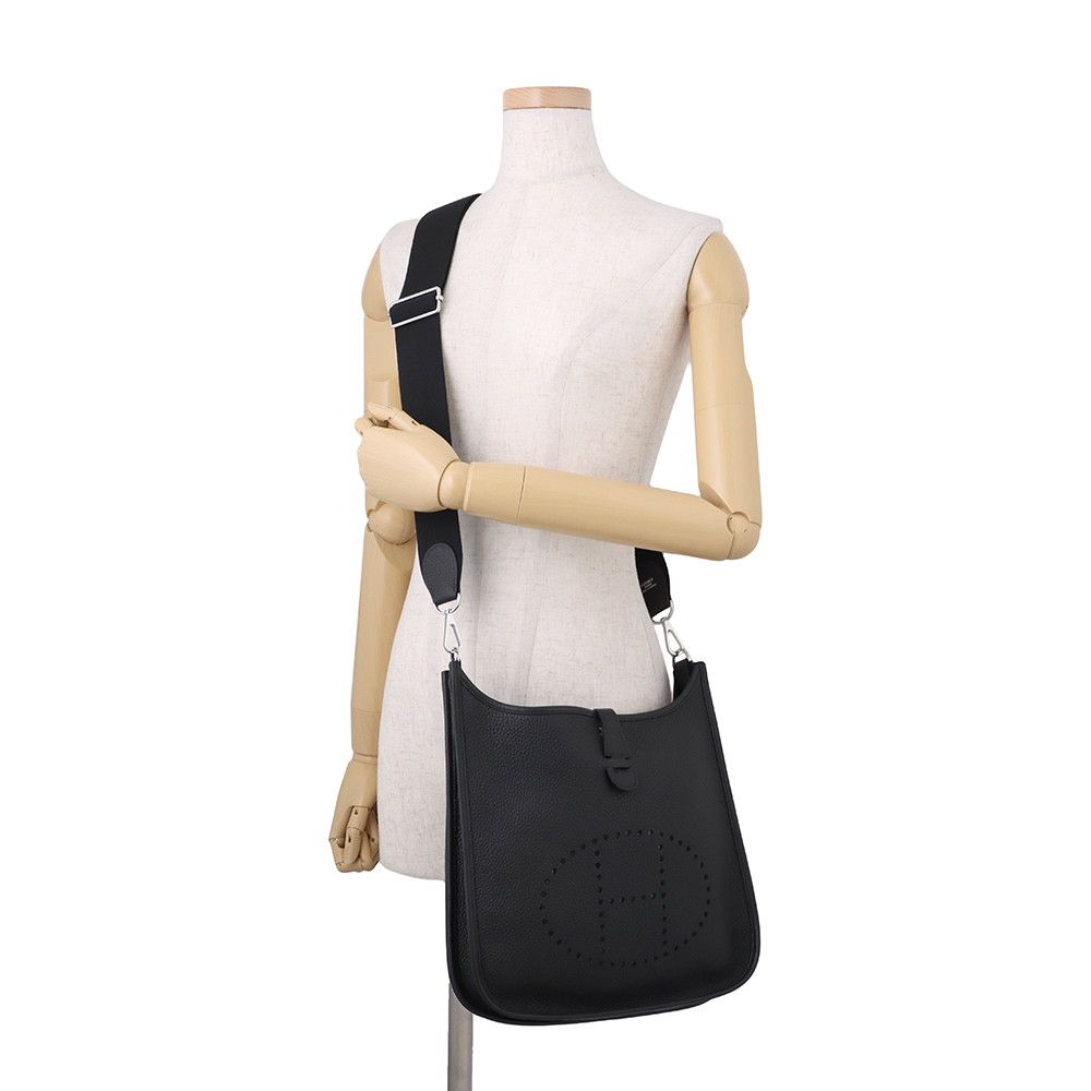 Hermes Shoulder Bag Evelyne 3 PM Black Silver Taurillon Clemence — view 4