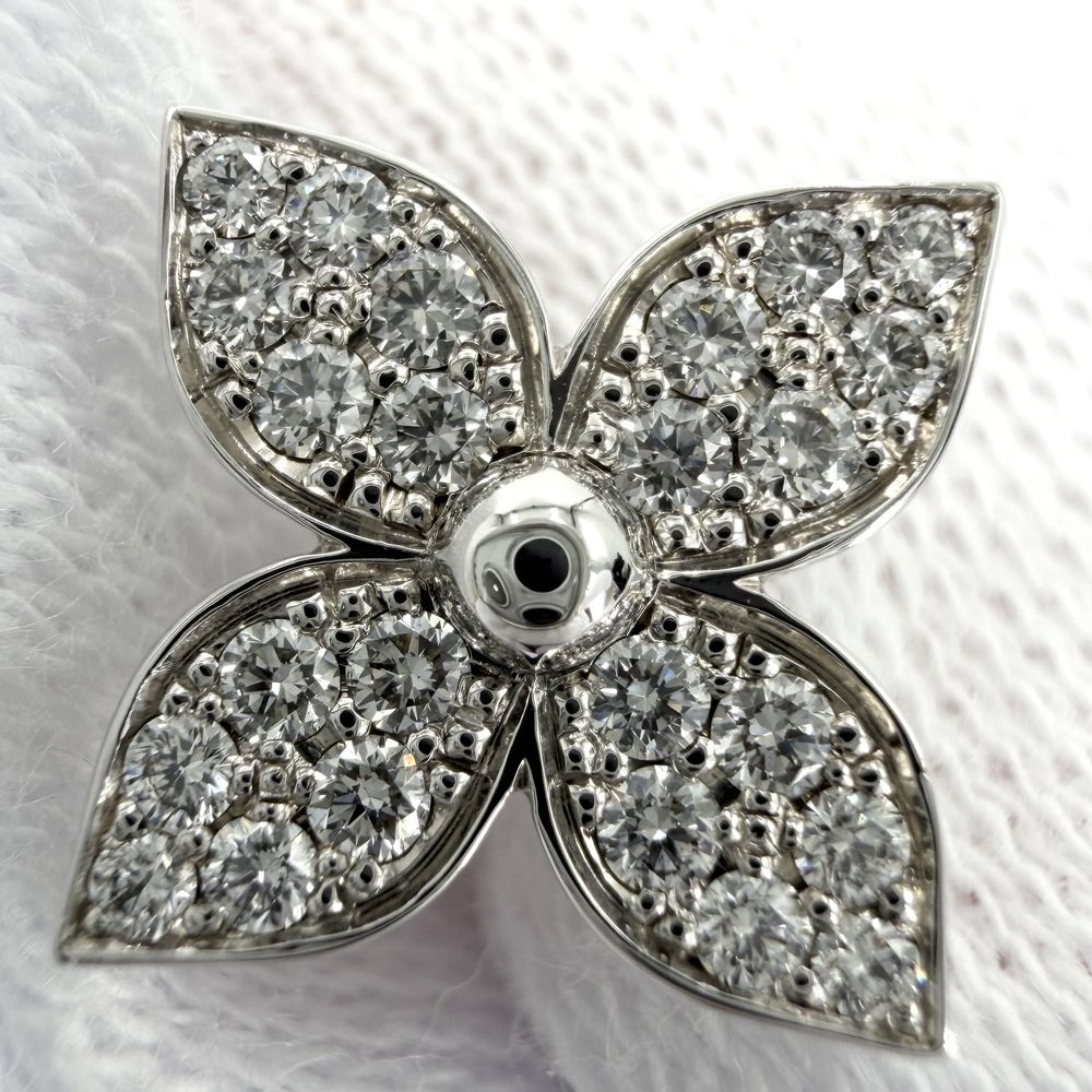 Louis Vuitton Earrings Star Blossom WG 18k White Gold Diamond — view 3