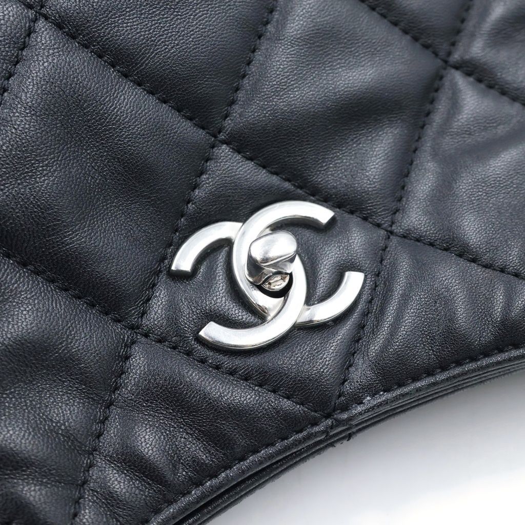 Chanel Quilted CC Logo Hobo Chain Shoulder Bag Black Lambskin Silver — view 6