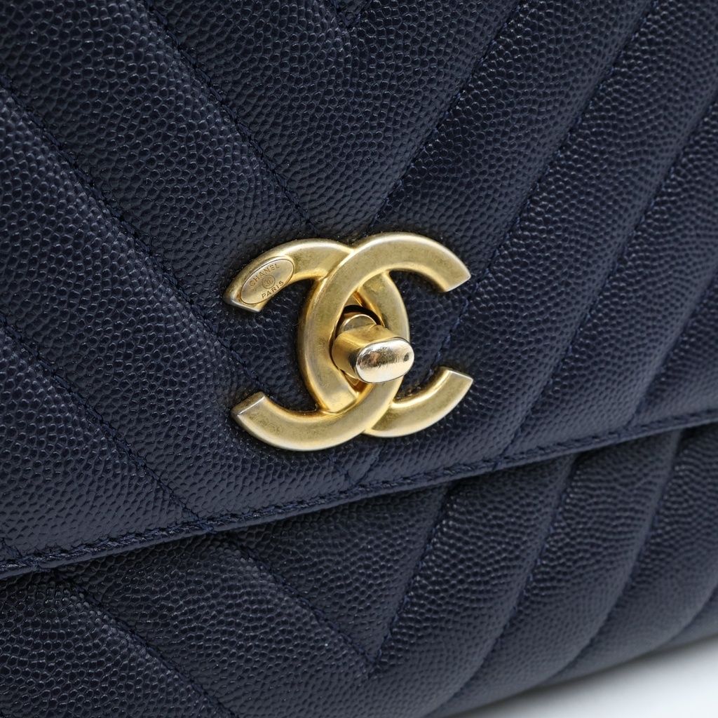Chanel CC Logo V-stitch Coco Handle S 2-Way Shoulder Bag Navy Caviar Leather — view 7