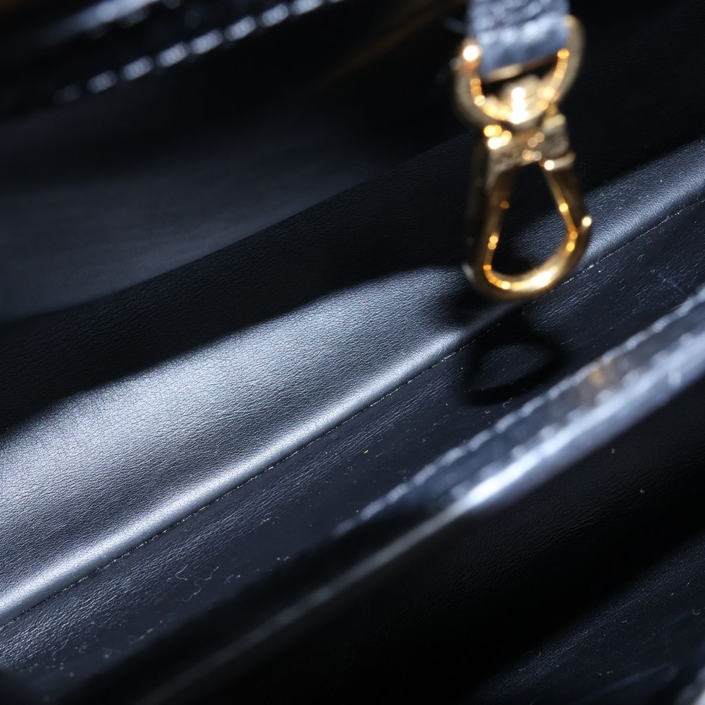 Louis Vuitton Taurillon Capucines PM Flower 2-Way Shoulder Bag Black Noir — view 8