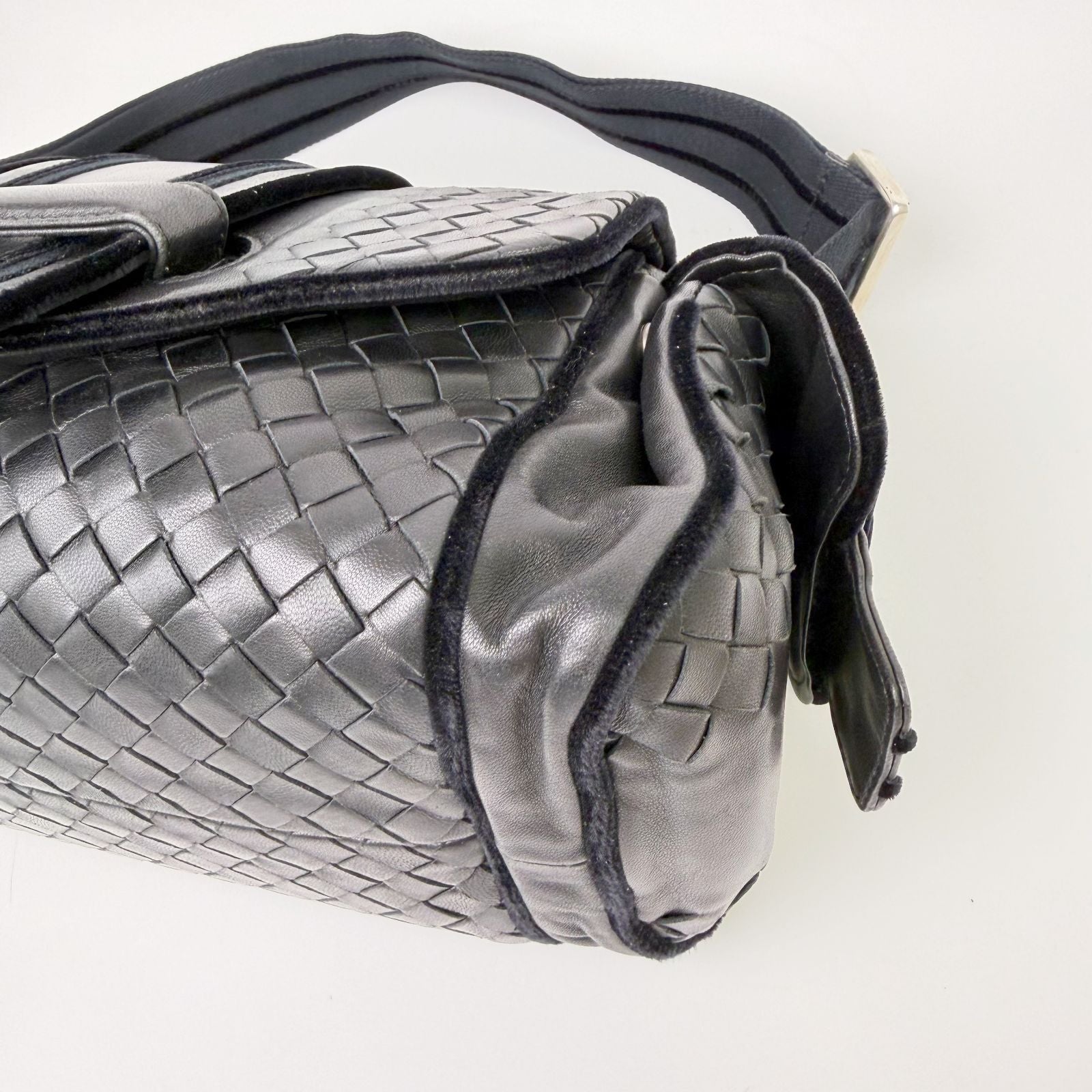 Bottega Veneta Intrecciato Multi Pocket Shoulder Bag Leather Black Vintage — view 8
