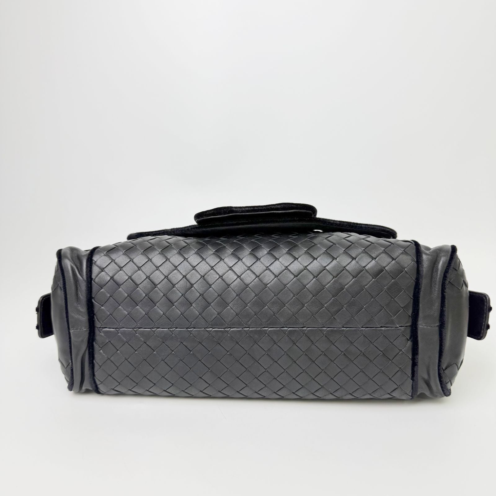 Bottega Veneta Intrecciato Multi Pocket Shoulder Bag Leather Black Vintage — view 6