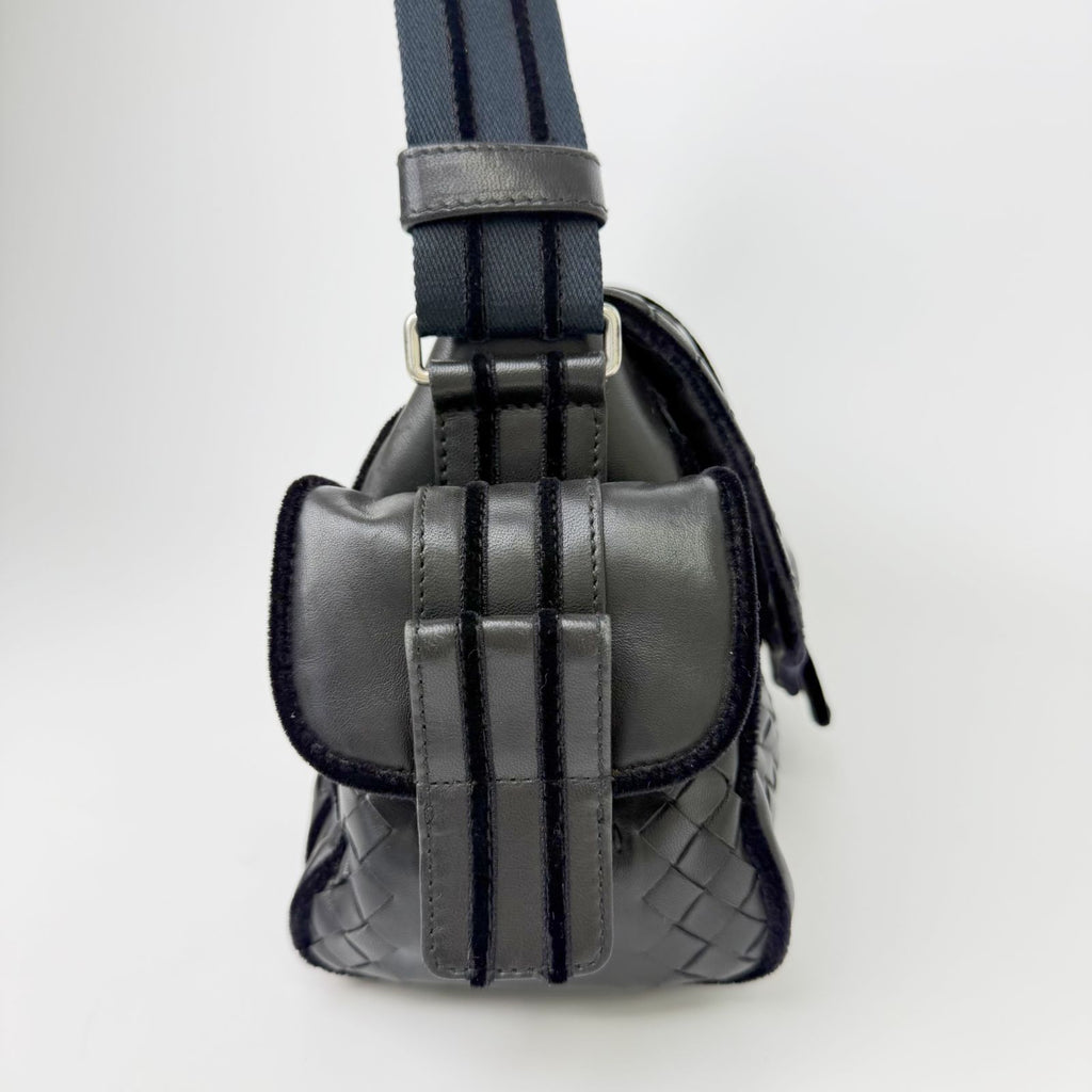 Bottega Veneta Intrecciato Multi Pocket Shoulder Bag Leather Black Vintage — view 4