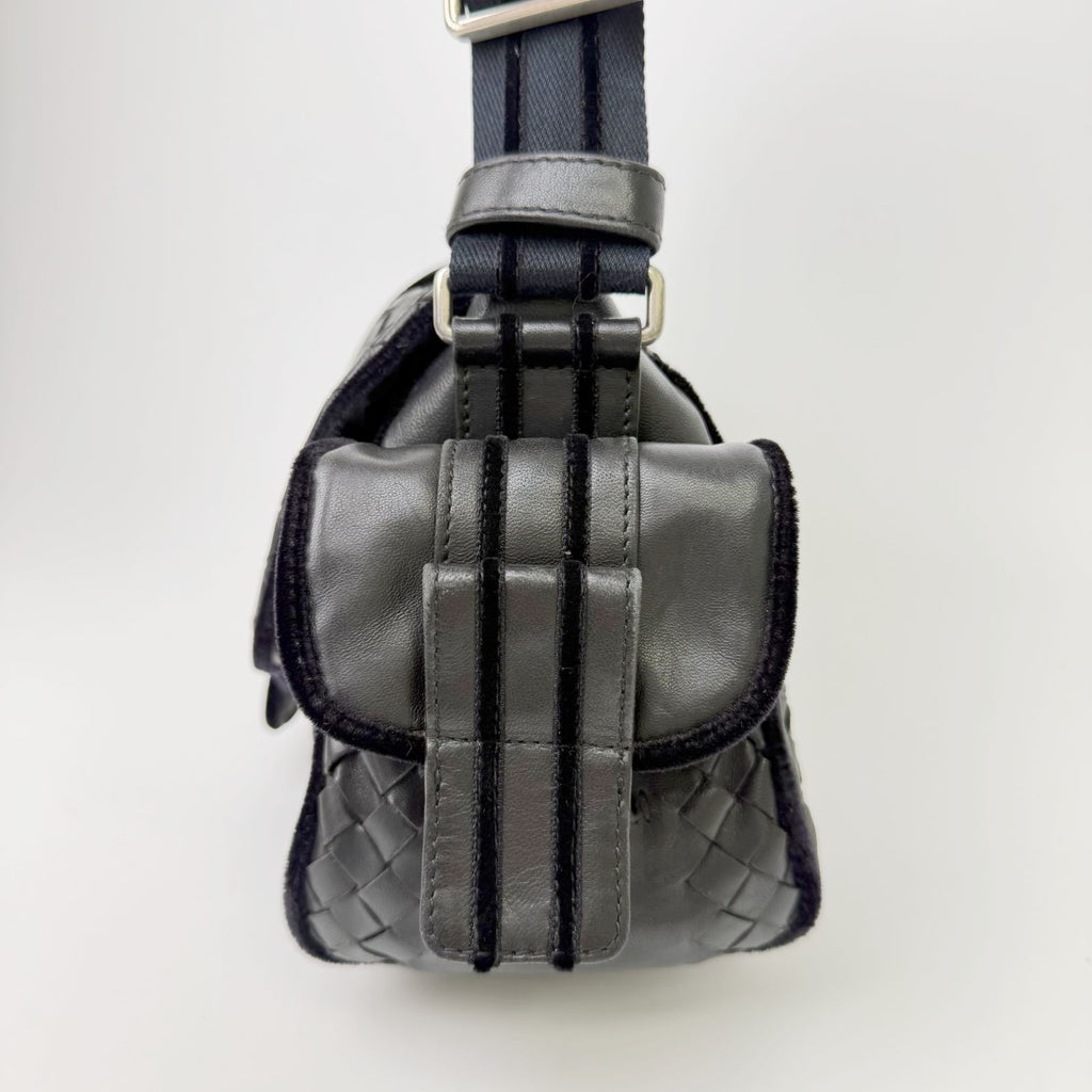 Bottega Veneta Intrecciato Multi Pocket Shoulder Bag Leather Black Vintage — view 5