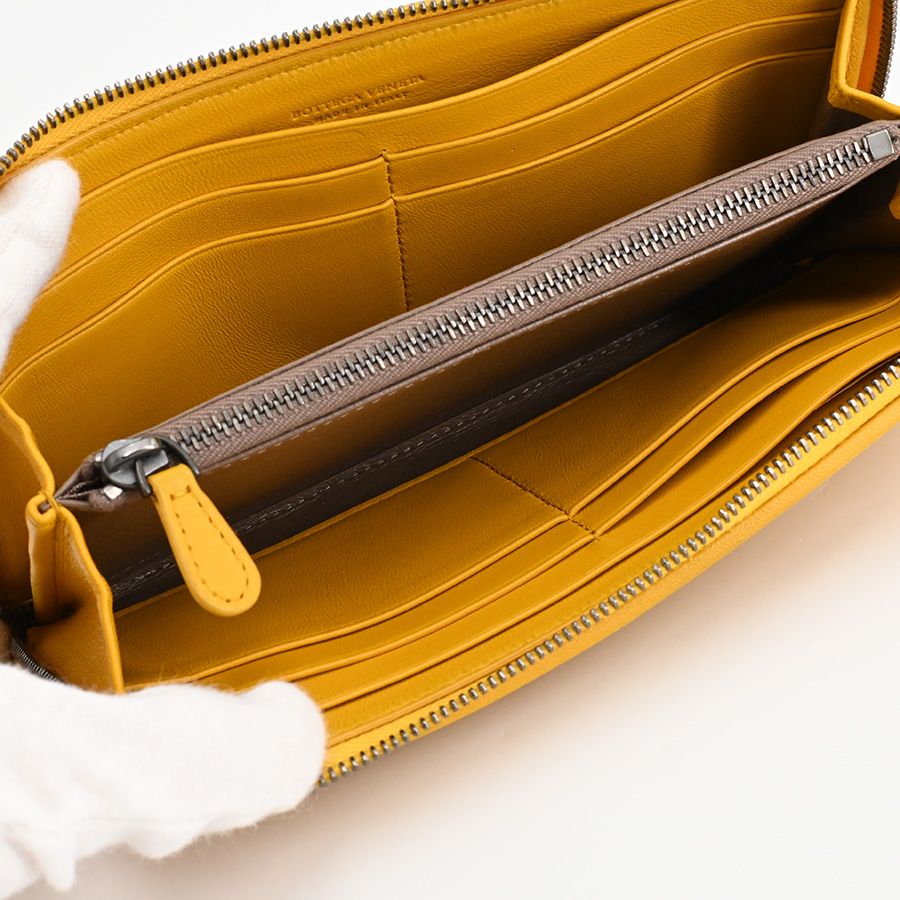 Bottega Veneta Mini Wallet Round — view 4