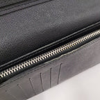 Louis Vuitton Portefeuille Brazza Wallet Taiga Noir — view 8