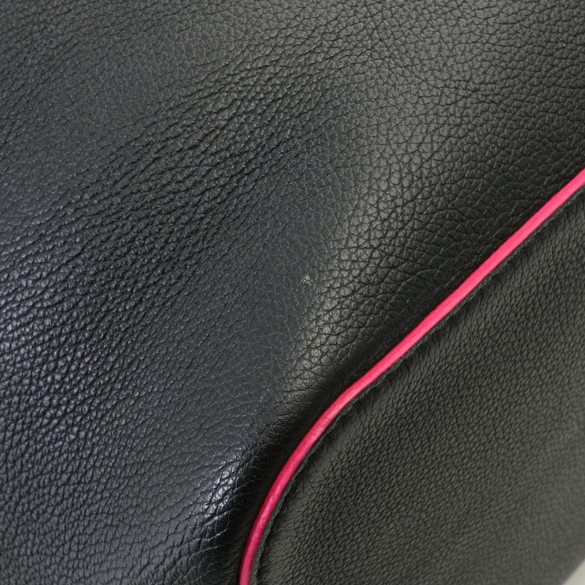 Louis Vuitton Lockme Bucket Taurillon Noir Pink Shoulder Bag — view 6