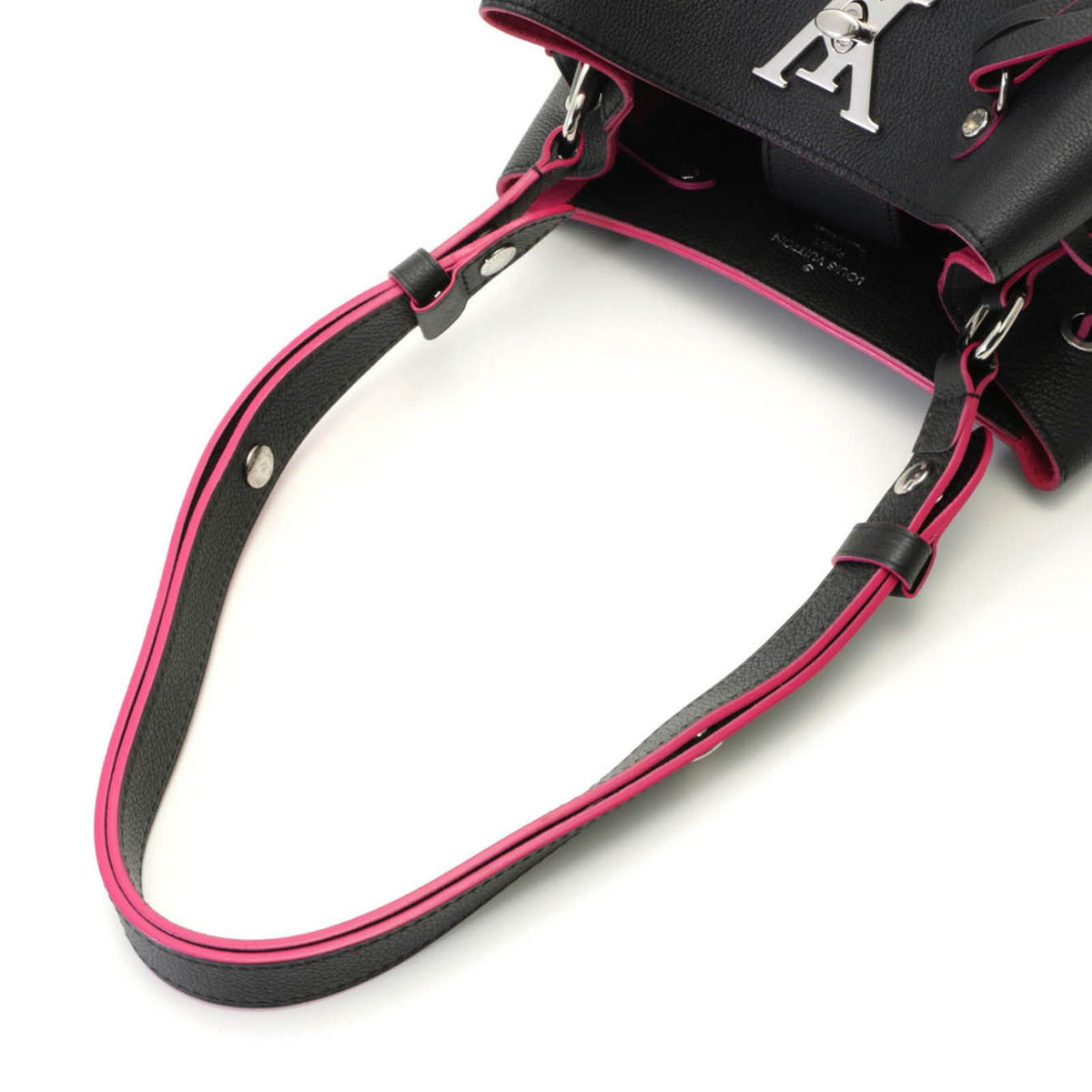 Louis Vuitton Lockme Bucket Taurillon Noir Pink Shoulder Bag — view 4