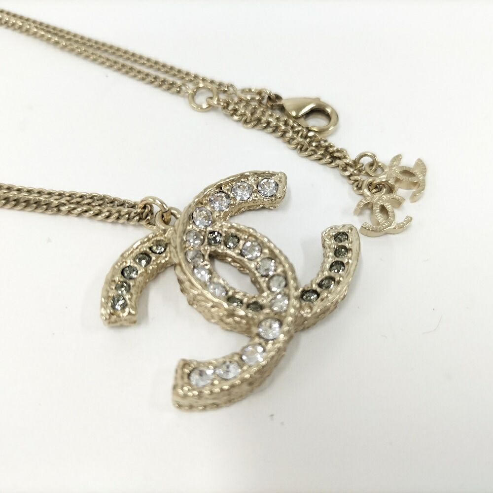 Chanel Necklace CC Logo CC Plated Gold — view 4