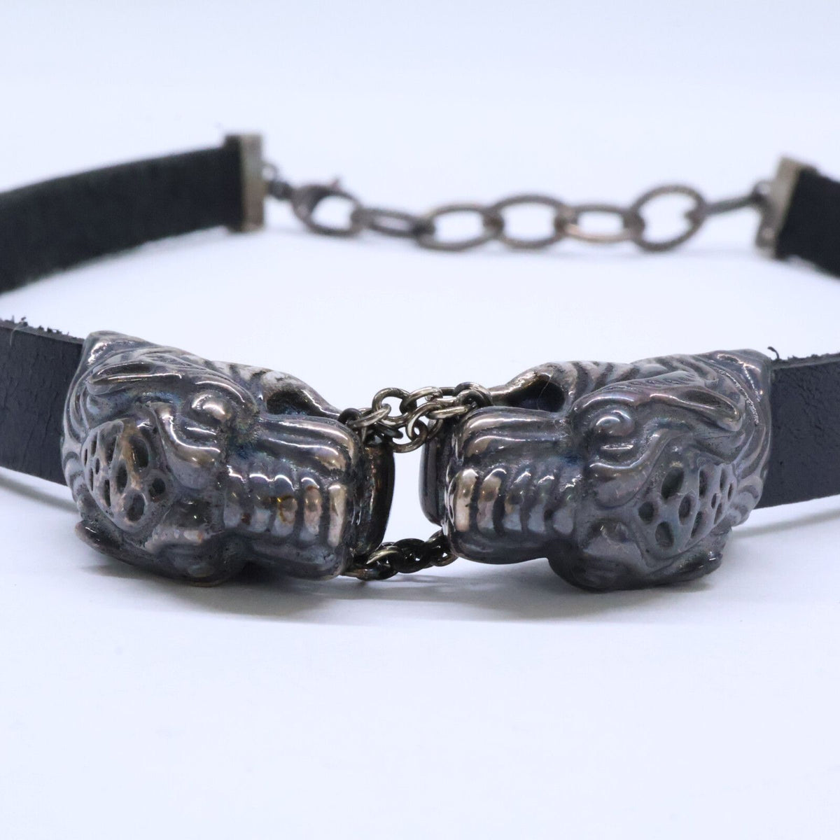 Gucci Double Tiger Head Leather Necklace — view 4