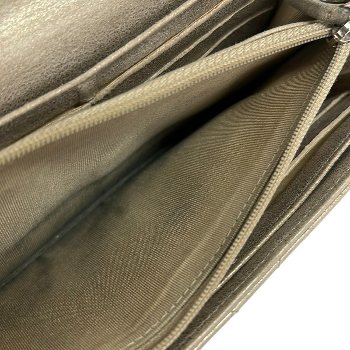 Chanel Wallet Quilted Beige Silver CC Logo Leather — view 4